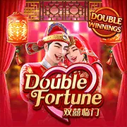 Bàn chơi Roulette với các con chip và bánh xe quay